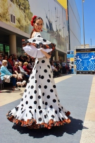 'Cajasol de Volantes': Desfile moda flamenca 2018 en Huelva (9) • <a style="font-size:0.8em;" href="http://www.flickr.com/photos/129072575@N05/40102292600/" target="_blank">View on Flickr</a>