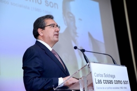 Presentación del libro ‘Las cosas como son. Diarios de un político socialista (1980-1994)’, de Carlos Solchaga, en la Fundación Cajasol (12) • <a style="font-size:0.8em;" href="http://www.flickr.com/photos/129072575@N05/41193334142/" target="_blank">View on Flickr</a>