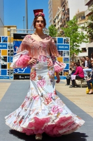 'Cajasol de Volantes': Desfile moda flamenca 2018 en Huelva (8) • <a style="font-size:0.8em;" href="http://www.flickr.com/photos/129072575@N05/41010328665/" target="_blank">View on Flickr</a>