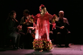 Jueves Flamencos de la Fundación Cajasol en Sevilla: Manuela Carpio (43) • <a style="font-size:0.8em;" href="http://www.flickr.com/photos/129072575@N05/41289938725/" target="_blank">View on Flickr</a>