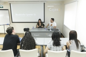 Feria del Libro de Sevilla 2018: Taller de Booktubers (4) • <a style="font-size:0.8em;" href="http://www.flickr.com/photos/129072575@N05/41881977151/" target="_blank">View on Flickr</a>