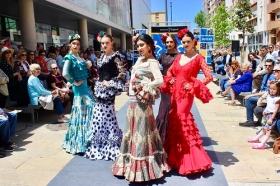 'Cajasol de Volantes': Desfile moda flamenca 2018 en Huelva (16) • <a style="font-size:0.8em;" href="http://www.flickr.com/photos/129072575@N05/40102293820/" target="_blank">View on Flickr</a>