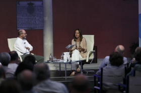 Presentación del libro de María Dueñas 'Las hijas del capitán' en Sevilla (2) • <a style="font-size:0.8em;" href="http://www.flickr.com/photos/129072575@N05/42143539322/" target="_blank">View on Flickr</a>