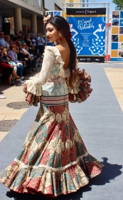 'Cajasol de Volantes': Desfile moda flamenca 2018 en Huelva (10) • <a style="font-size:0.8em;" href="http://www.flickr.com/photos/129072575@N05/41866460982/" target="_blank">View on Flickr</a>