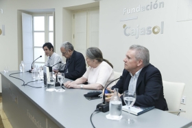 Presentación del Premio Manuel Alvar de Estudios Humanísticos 2018 en la Fundación Cajasol (16) • <a style="font-size:0.8em;" href="http://www.flickr.com/photos/129072575@N05/43097368552/" target="_blank">View on Flickr</a>