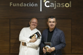 Presentación de 'Lejos del corazón' en Sevilla • <a style="font-size:0.8em;" href="http://www.flickr.com/photos/129072575@N05/29090150248/" target="_blank">View on Flickr</a>