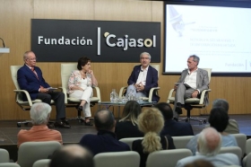 Mesa Redonda 'Noticias falsas: Mentiras y desinformación interesada' en Sevilla • <a style="font-size:0.8em;" href="http://www.flickr.com/photos/129072575@N05/44052717385/" target="_blank">View on Flickr</a>