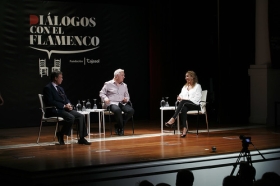 'Diálogos con el flamenco' en Sevilla: Esperanza Fernández y Pepe Luis Vázquez (15) • <a style="font-size:0.8em;" href="http://www.flickr.com/photos/129072575@N05/30635093007/" target="_blank">View on Flickr</a>