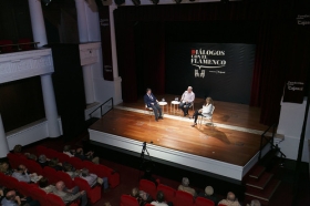 'Diálogos con el flamenco' en Sevilla: Esperanza Fernández y Pepe Luis Vázquez (6) • <a style="font-size:0.8em;" href="http://www.flickr.com/photos/129072575@N05/30635092487/" target="_blank">View on Flickr</a>