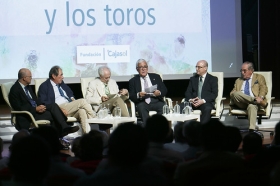 Mesa redonda 'La Macarena y los toros' en Fundación Cajasol (16) • <a style="font-size:0.8em;" href="http://www.flickr.com/photos/129072575@N05/45054091021/" target="_blank">View on Flickr</a>