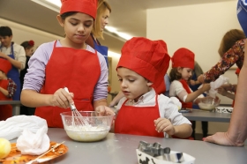 Halloween 2018 en la Fundación Cajasol: Taller de galletas terroríficas (2) • <a style="font-size:0.8em;" href="http://www.flickr.com/photos/129072575@N05/45658779522/" target="_blank">View on Flickr</a>