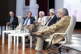 Mesa redonda 'La Macarena y los toros' en Fundación Cajasol (7) • <a style="font-size:0.8em;" href="http://www.flickr.com/photos/129072575@N05/44334786334/" target="_blank">View on Flickr</a>