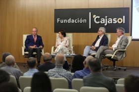 Mesa Redonda 'Noticias falsas: Mentiras y desinformación interesada' en Sevilla (4) • <a style="font-size:0.8em;" href="http://www.flickr.com/photos/129072575@N05/44052717505/" target="_blank">View on Flickr</a>