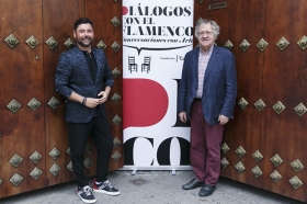 'Diálogos con el Flamenco' en la Fundación Cajasol: Miguel Poveda e Ian Gibson • <a style="font-size:0.8em;" href="http://www.flickr.com/photos/129072575@N05/44678781925/" target="_blank">View on Flickr</a>