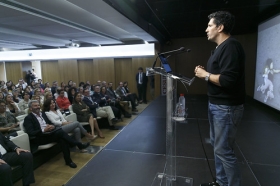 Conferencia de César Bona en la Fundación Cajasol (9) • <a style="font-size:0.8em;" href="http://www.flickr.com/photos/129072575@N05/45576162111/" target="_blank">View on Flickr</a>