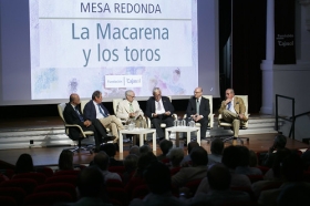 Mesa redonda 'La Macarena y los toros' en Fundación Cajasol (17) • <a style="font-size:0.8em;" href="http://www.flickr.com/photos/129072575@N05/44334787574/" target="_blank">View on Flickr</a>