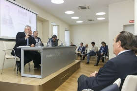 Presentación del libro 'Pepe Luis Vázquez, torero de culto', obra de Carlos Crivell y Antonio Lorca (3) • <a style="font-size:0.8em;" href="http://www.flickr.com/photos/129072575@N05/33507388693/" target="_blank">View on Flickr</a>