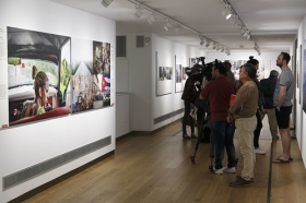 Exposición World Press Photo 2017 en la Fundación Cajasol (13) • <a style="font-size:0.8em;" href="http://www.flickr.com/photos/129072575@N05/34360718906/" target="_blank">View on Flickr</a>