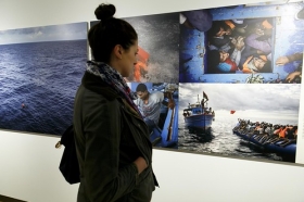 Exposición World Press Photo 2017 en la Fundación Cajasol (15) • <a style="font-size:0.8em;" href="http://www.flickr.com/photos/129072575@N05/34017691190/" target="_blank">View on Flickr</a>