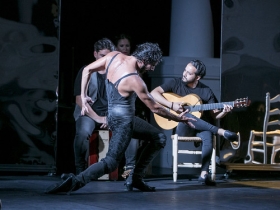 Jueves Flamencos de la Fundación Cajasol: Mariano Bernal (42) • <a style="font-size:0.8em;" href="http://www.flickr.com/photos/129072575@N05/35626225315/" target="_blank">View on Flickr</a>