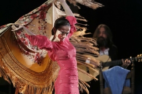 Jueves Flamencos de la Fundación Cajasol: Isabel Bayón (37) • <a style="font-size:0.8em;" href="http://www.flickr.com/photos/129072575@N05/33769081874/" target="_blank">View on Flickr</a>