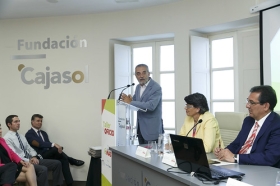 Entrega de las becas taller de oficio 2017 de la Fundación MAS en la Fundación Cajasol (41) • <a style="font-size:0.8em;" href="http://www.flickr.com/photos/129072575@N05/33759696463/" target="_blank">View on Flickr</a>