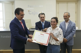 Entrega de las becas taller de oficio 2017 de la Fundación MAS en la Fundación Cajasol (13) • <a style="font-size:0.8em;" href="http://www.flickr.com/photos/129072575@N05/34528814326/" target="_blank">View on Flickr</a>