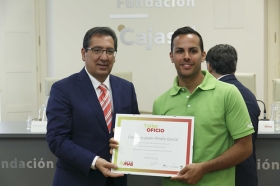 Entrega de las becas taller de oficio 2017 de la Fundación MAS en la Fundación Cajasol (15) • <a style="font-size:0.8em;" href="http://www.flickr.com/photos/129072575@N05/33759693083/" target="_blank">View on Flickr</a>