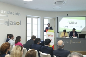 Entrega de las becas taller de oficio 2017 de la Fundación MAS en la Fundación Cajasol (42) • <a style="font-size:0.8em;" href="http://www.flickr.com/photos/129072575@N05/33759696643/" target="_blank">View on Flickr</a>