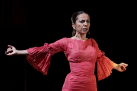 Jueves Flamencos de la Fundación Cajasol: Isabel Bayón (34) • <a style="font-size:0.8em;" href="http://www.flickr.com/photos/129072575@N05/34225984780/" target="_blank">View on Flickr</a>