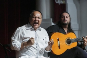 Jueves Flamencos de la Fundación Cajasol: Manuel Moreno 'El Pele' (44) • <a style="font-size:0.8em;" href="http://www.flickr.com/photos/129072575@N05/34383947473/" target="_blank">View on Flickr</a>