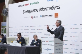 Desayunos Informativos de Europa Press con Robert F. Kennedy Jr. desde la Fundación Cajasol (26) • <a style="font-size:0.8em;" href="http://www.flickr.com/photos/129072575@N05/34618679111/" target="_blank">View on Flickr</a>