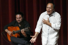 Jueves Flamencos de la Fundación Cajasol: Manuel Moreno 'El Pele' (50) • <a style="font-size:0.8em;" href="http://www.flickr.com/photos/129072575@N05/34383948023/" target="_blank">View on Flickr</a>