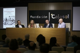 Presentación del libro 'Tutankhamón en España: Howard Carter, el duque de Alba y las Conferencias de Madrid' (3) • <a style="font-size:0.8em;" href="http://www.flickr.com/photos/129072575@N05/35398422821/" target="_blank">View on Flickr</a>