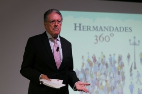 Presentación del libro 'Hermandades 360º' en la Fundación Cajasol (4) • <a style="font-size:0.8em;" href="http://www.flickr.com/photos/129072575@N05/37722474186/" target="_blank">View on Flickr</a>