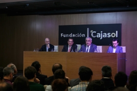 Conferencia de Juan Ramón Rallo en la Fundación Cajasol (14) • <a style="font-size:0.8em;" href="http://www.flickr.com/photos/129072575@N05/38226138866/" target="_blank">View on Flickr</a>