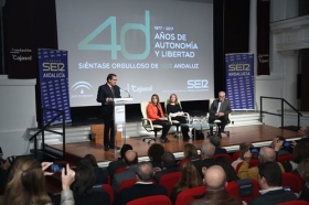 Los Encuentros de la SER ’40 años del 4-D’: Susana Díaz y Rafael Escuredo (15) • <a style="font-size:0.8em;" href="http://www.flickr.com/photos/129072575@N05/24954359938/" target="_blank">View on Flickr</a>