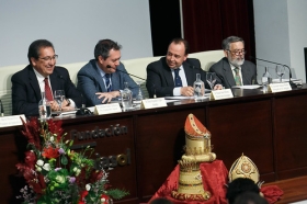 Presentación del libro 'Un siglo ilusionando' en la Fundación Cajasol (6) • <a style="font-size:0.8em;" href="http://www.flickr.com/photos/129072575@N05/23983365647/" target="_blank">View on Flickr</a>