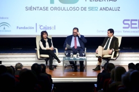 Encuentros de la SER 40 años del 4-D en la Fundación Cajasol: Soraya Sáenz de Santa María y Juan Manuel Moreno (7) • <a style="font-size:0.8em;" href="http://www.flickr.com/photos/129072575@N05/26763350759/" target="_blank">View on Flickr</a>