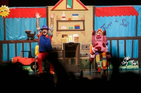 Teatro infantil: 'La Brujita Tapita' (9) • <a style="font-size:0.8em;" href="http://www.flickr.com/photos/129072575@N05/24890087918/" target="_blank">View on Flickr</a>