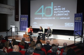 Los Encuentros de la SER ’40 años del 4-D’: Susana Díaz y Rafael Escuredo (10) • <a style="font-size:0.8em;" href="http://www.flickr.com/photos/129072575@N05/23962210447/" target="_blank">View on Flickr</a>