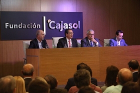 Conferencia de Juan Ramón Rallo en la Fundación Cajasol (19) • <a style="font-size:0.8em;" href="http://www.flickr.com/photos/129072575@N05/24409938078/" target="_blank">View on Flickr</a>