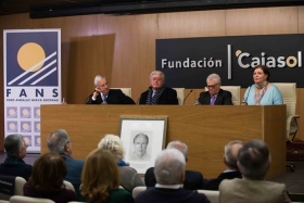 Homenaje del Foro Andaluz Nueva Sociedad a la figura de Arturo Moya en la Fundación Cajasol (7) • <a style="font-size:0.8em;" href="http://www.flickr.com/photos/129072575@N05/25180105118/" target="_blank">View on Flickr</a>