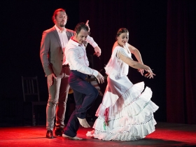 Jueves Flamencos: Asunción Pérez ‘Choni’ & David Pérez en 'De2' (11) • <a style="font-size:0.8em;" href="http://www.flickr.com/photos/129072575@N05/24206424127/" target="_blank">View on Flickr</a>
