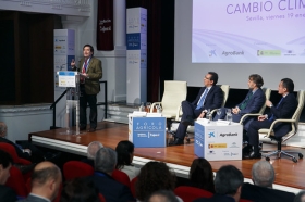 Foro Agrícola: Agricultura y Cambio Climático en la Fundación Cajasol (40) • <a style="font-size:0.8em;" href="http://www.flickr.com/photos/129072575@N05/39759359562/" target="_blank">View on Flickr</a>