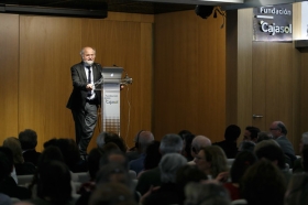 Programa Talento Nobel 2018: Conferencia del Dr. Erwin Neher • <a style="font-size:0.8em;" href="http://www.flickr.com/photos/129072575@N05/39541233035/" target="_blank">View on Flickr</a>