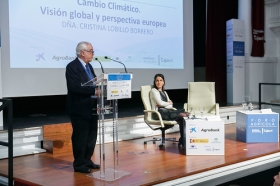 Foro Agrícola: Agricultura y Cambio Climático en la Fundación Cajasol (35) • <a style="font-size:0.8em;" href="http://www.flickr.com/photos/129072575@N05/39759358932/" target="_blank">View on Flickr</a>