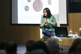 Presentación del libro 'Recetas para vivir con salud' de Odile Fernández, en la Fundación Cajasol (8) • <a style="font-size:0.8em;" href="http://www.flickr.com/photos/129072575@N05/38895283310/" target="_blank">View on Flickr</a>