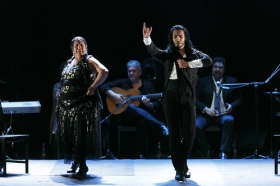 Jueves Flamencos de la Fundación Cajasol en Sevilla: Amador Rojas y Carmen Ledesma (19) • <a style="font-size:0.8em;" href="http://www.flickr.com/photos/129072575@N05/40256627474/" target="_blank">View on Flickr</a>