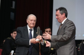 Entrega de los Premios Gota a Gota de Pasión 2018 en la Fundación Cajasol (2) • <a style="font-size:0.8em;" href="http://www.flickr.com/photos/129072575@N05/40752850212/" target="_blank">View on Flickr</a>